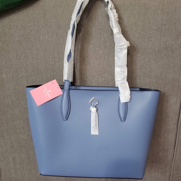 Authentic Adele - Picture 1 of 3